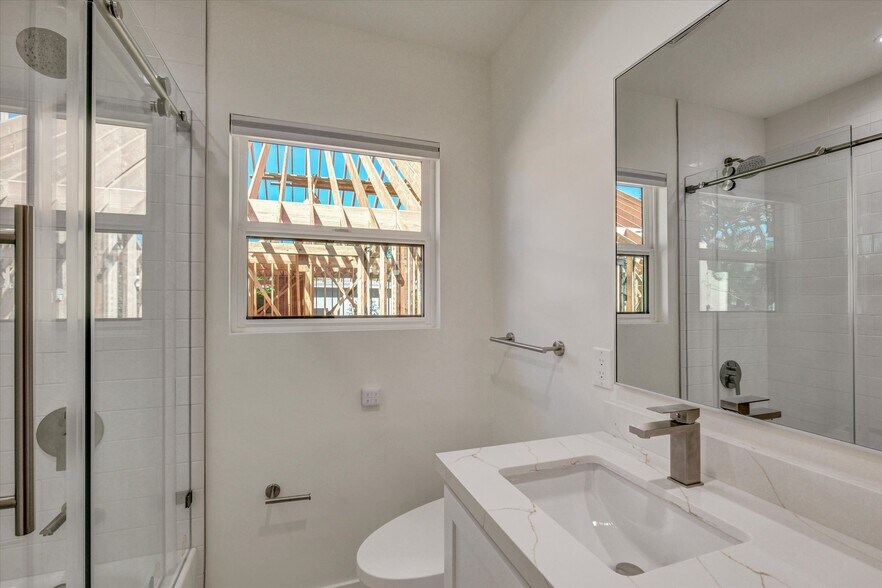 Building Photo - 5348 Thornburn St