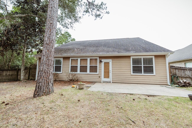 Building Photo - 114 Crab Apple Ave
