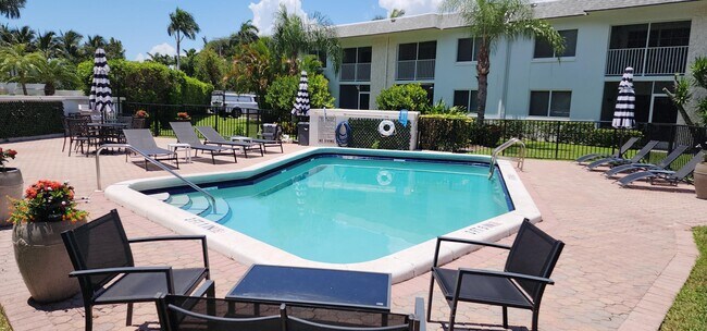 Building Photo - 207 Tropic Isle Dr