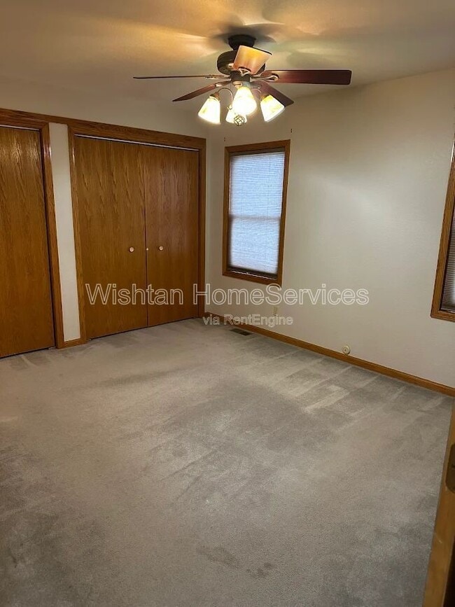 Building Photo - 948 Oakview Dr