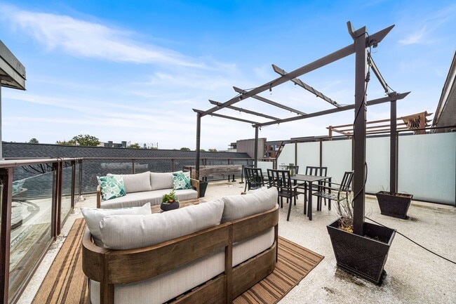 Building Photo - Stylish 2BR/2BA Bi-Level Condo with Private Roof Deck and Covered Parking!