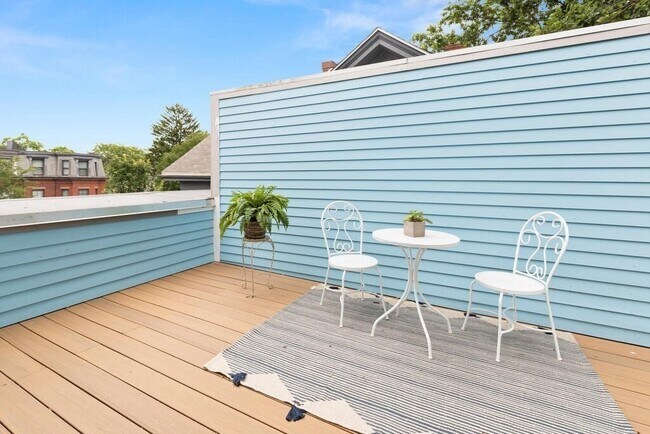 Building Photo - 49B Dana St