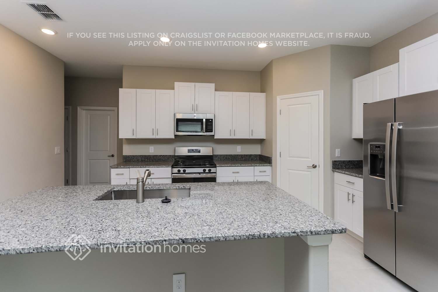 Building Photo - 8638 41st Ave E