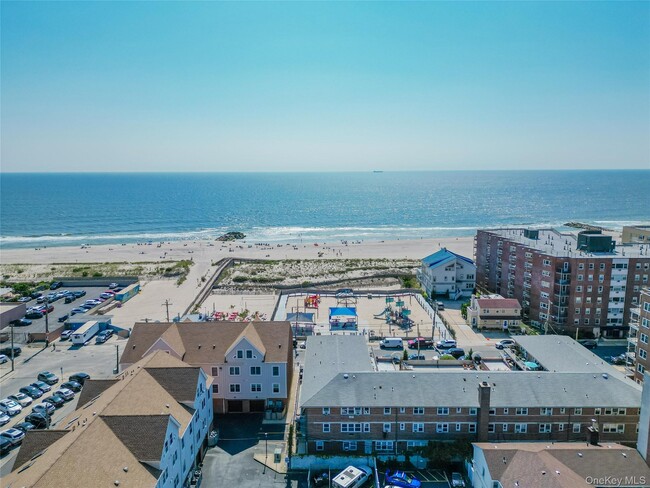 Building Photo - 765 Shore Rd