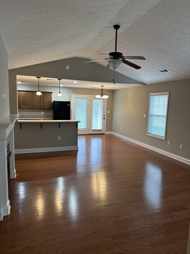 Building Photo - 126 High Point Dr
