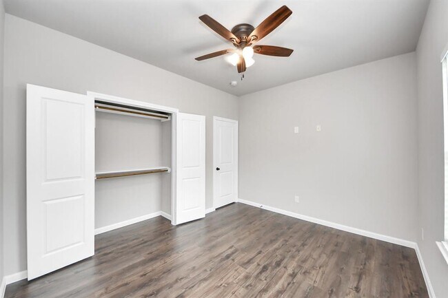 Building Photo - 314 Carlos Leal Dr