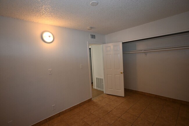Building Photo - 2301 Stewart Ave