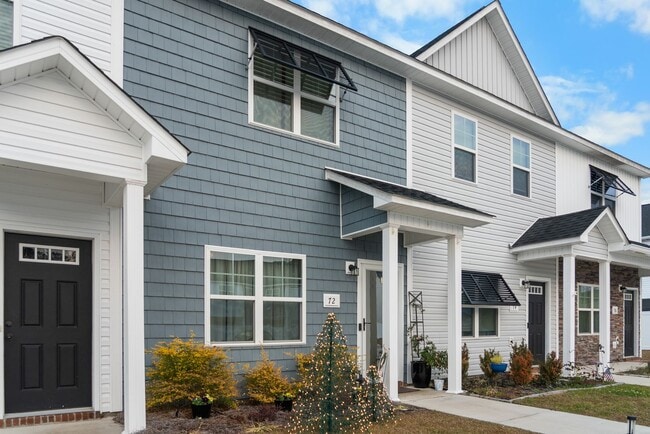 Building Photo - 2 Bed 2.5 Bath Townhome