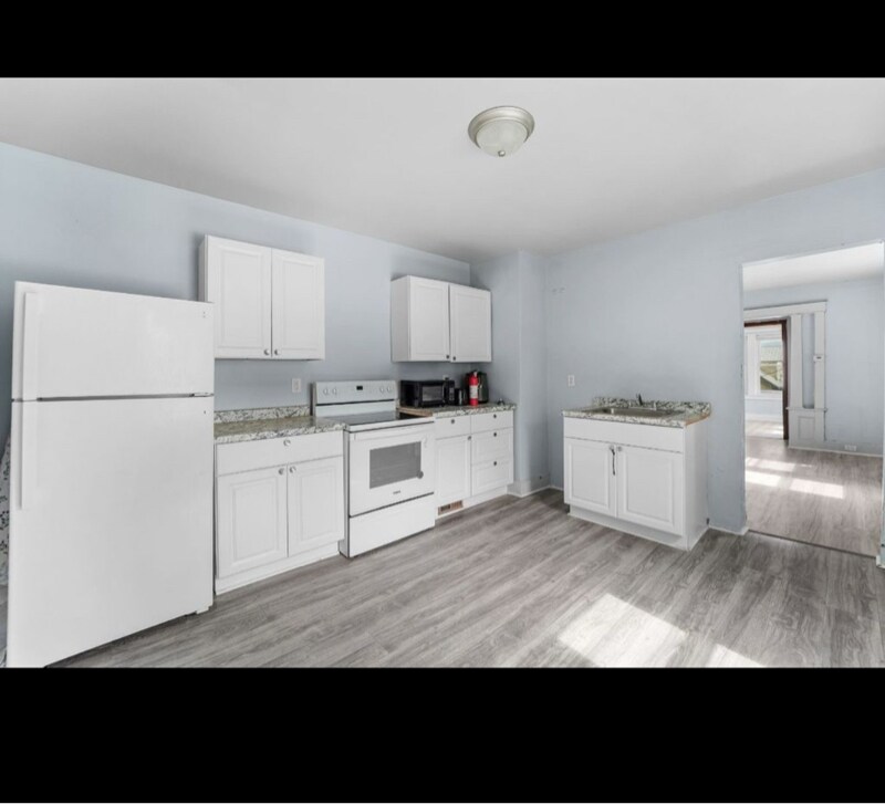 Building Photo - 40 Roberts St