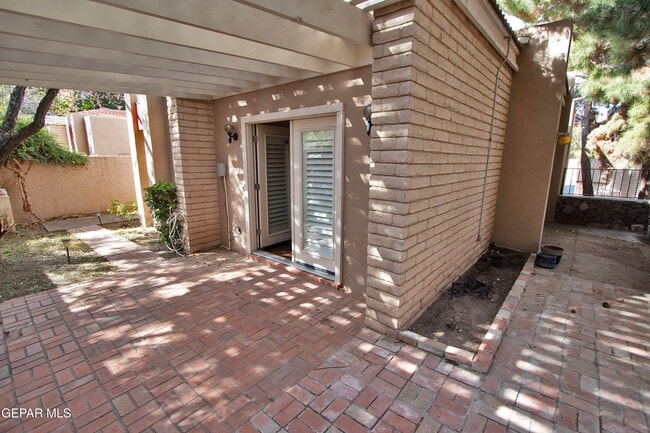 Building Photo - 5710 Mira Grande Dr