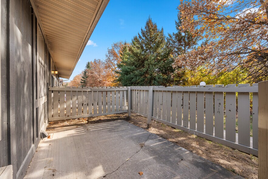 Building Photo - 41349 Heathmore Ct