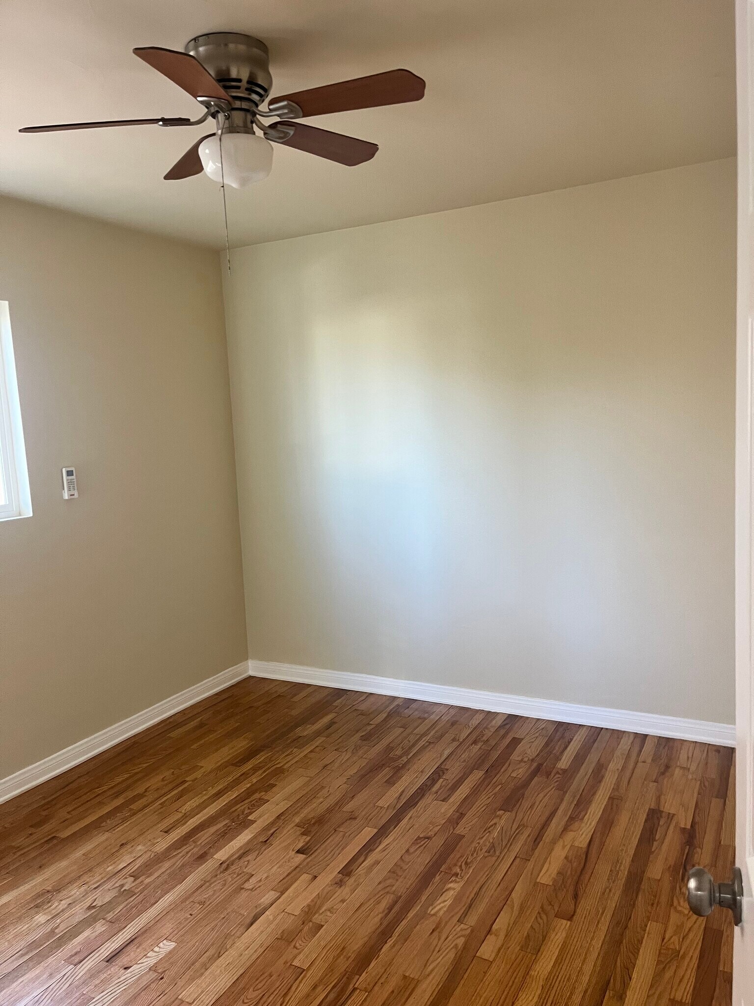 Building Photo - 1391 N Altadena Dr