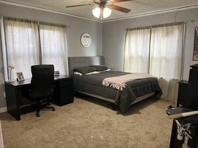 Building Photo - 1724 28th St