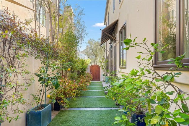 Building Photo - 319 Orchid Ave