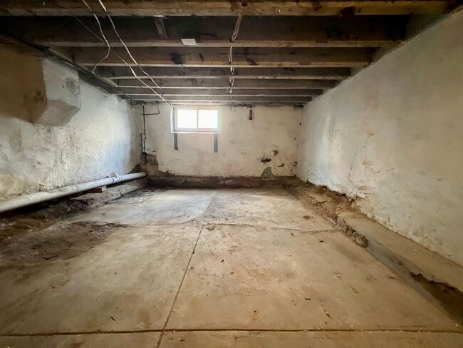 Building Photo - 124 E Wishart St