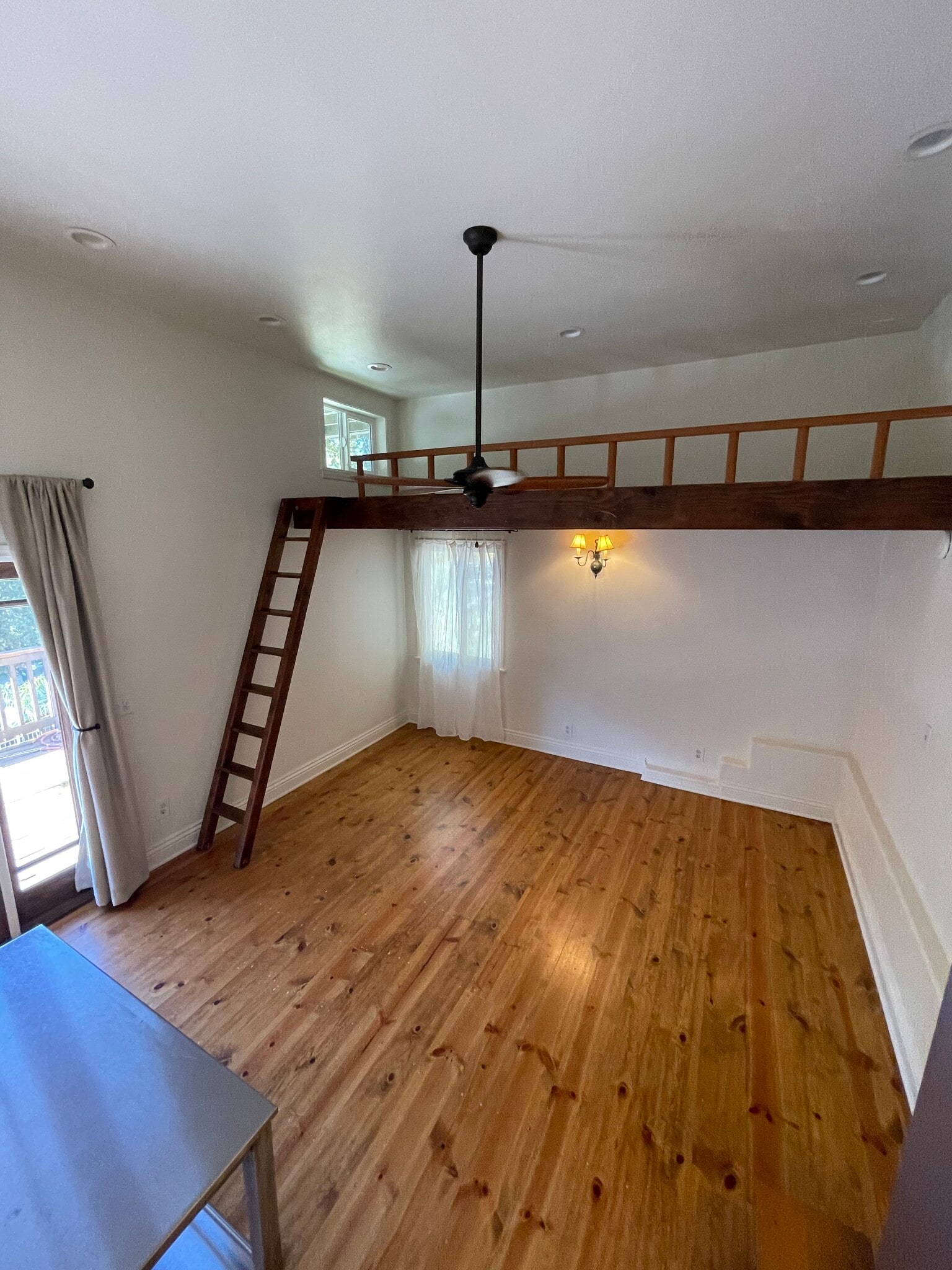 Building Photo - 754 Old Topanga Canyon Rd