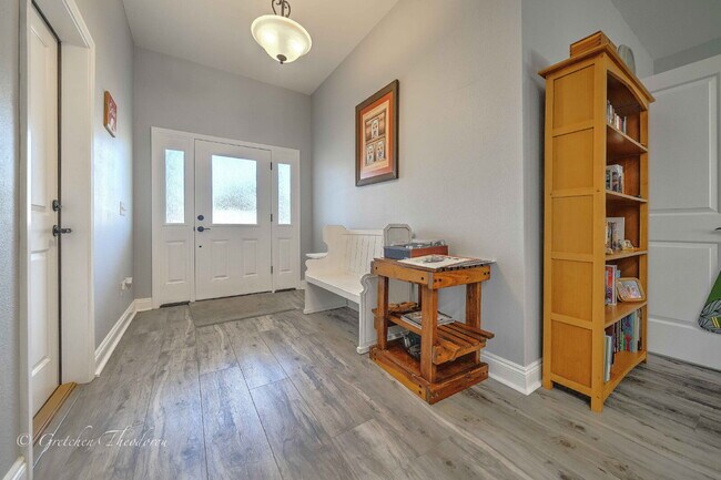 Building Photo - "Charming 3-Bedroom Oasis with 2 Baths and...