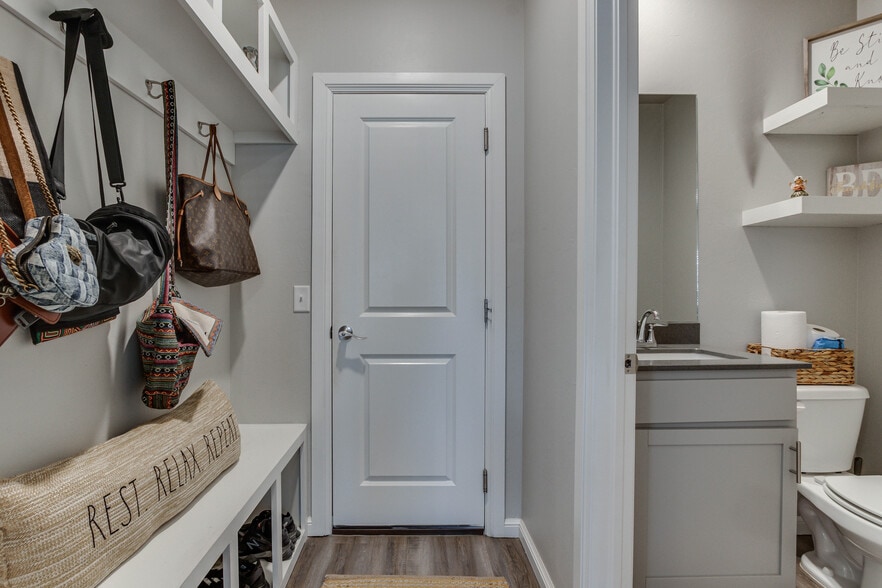 Building Photo - 2641 Cedar Tree Rd