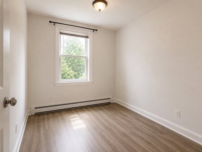 Building Photo - 128 Shawmut St