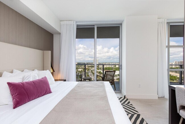 Building Photo - 2723 Hallandale Beach Blvd