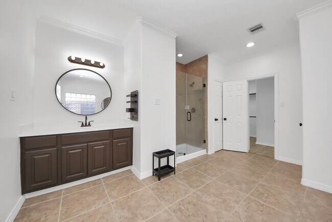 Building Photo - 1510 Olive Park