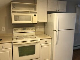 Building Photo - 2 Carriage Ln