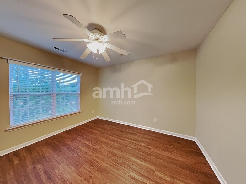 Building Photo - 9203 Greenheather Dr