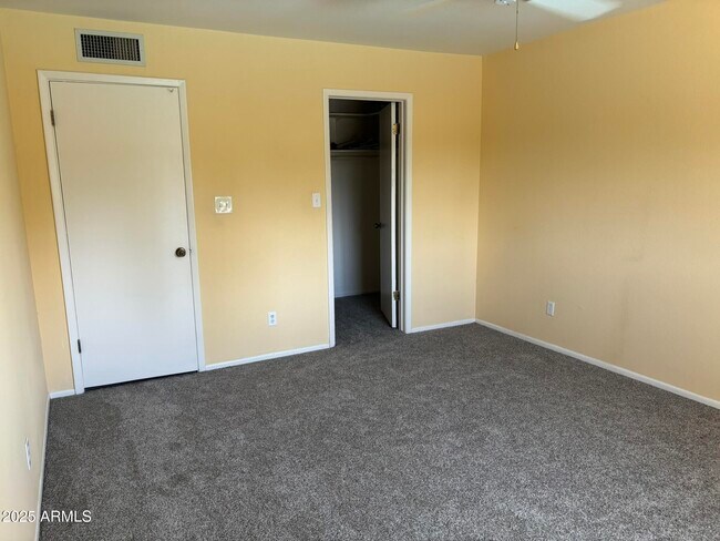 Building Photo - 3625 E Garden Dr