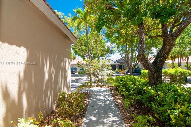 Building Photo - 4420 Dogwood Cir