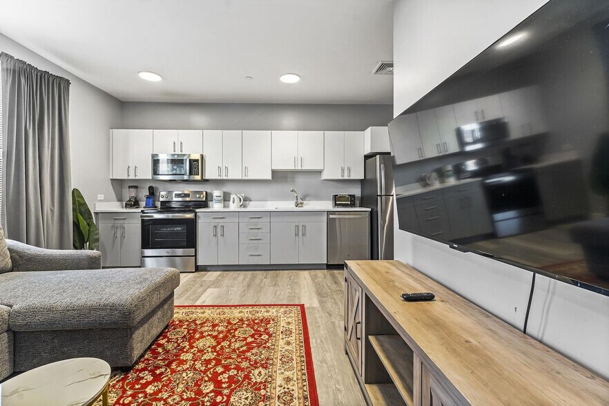 Building Photo - 95 Broadway-SI ID1240304P
