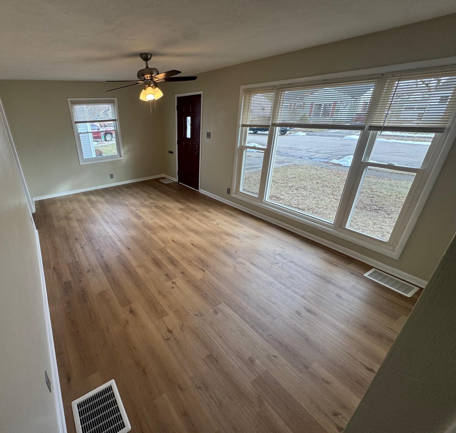 Building Photo - 507 Maplewood Dr