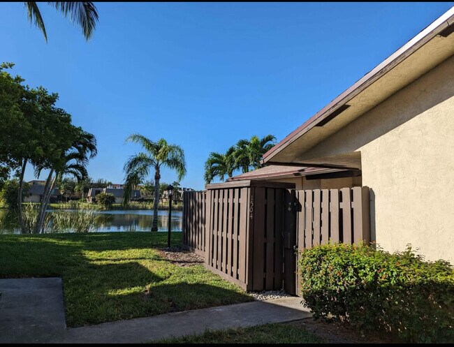 Building Photo - 1504 Waterview Cir