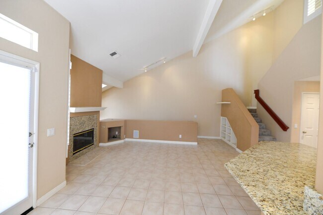 Building Photo - Resort style 2 bedroom/2 bath Condo/ walking distance to Ocean Ranch Village!