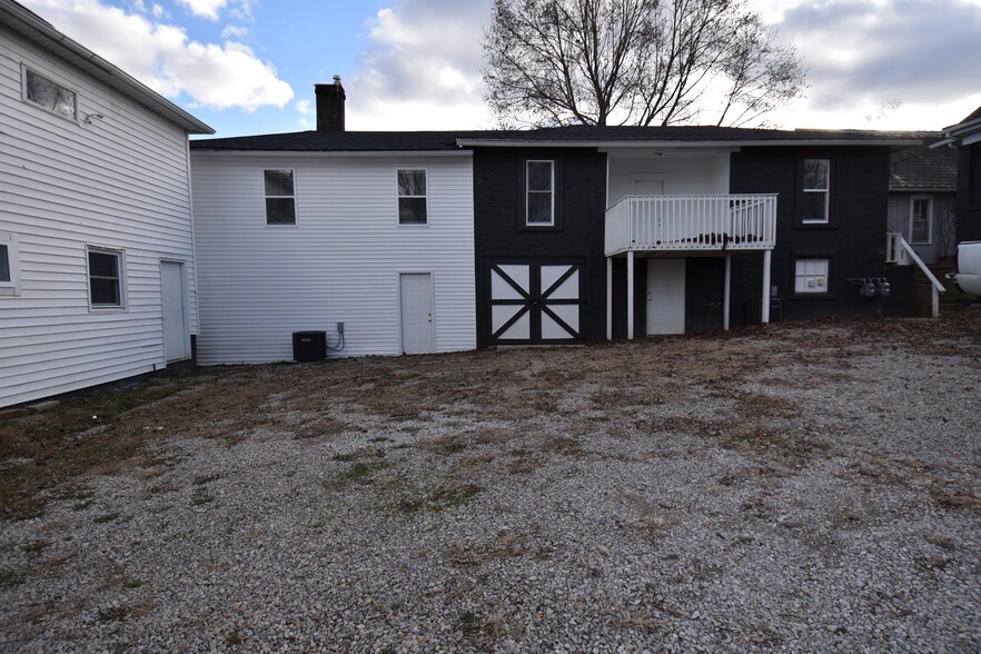 Building Photo - 17 5th St