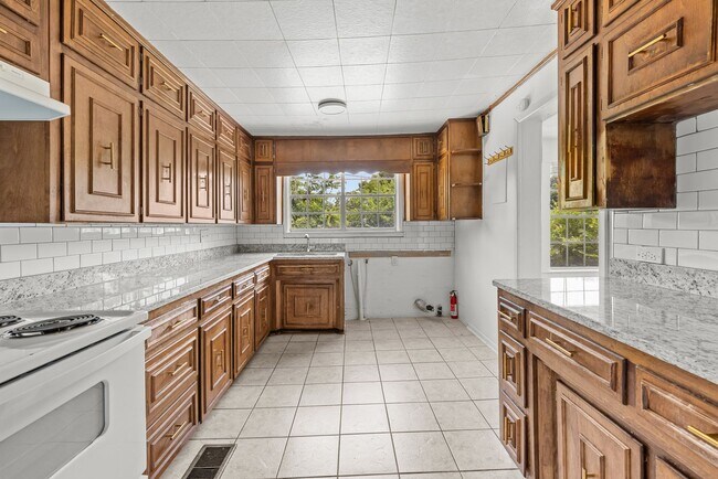 Building Photo - Charming 3 Bedroom, 2 Bathroom house