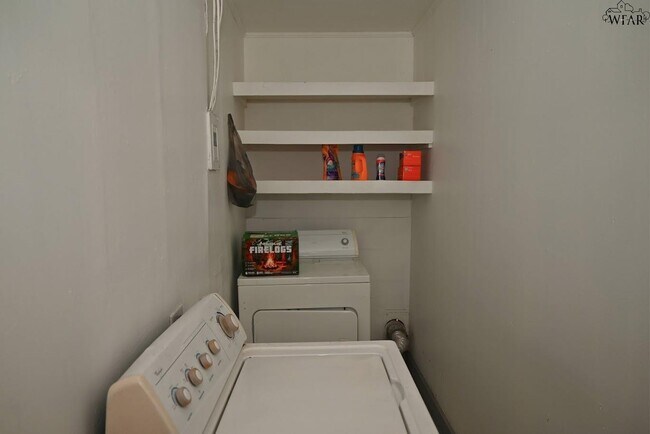 Building Photo - 1714 7th St