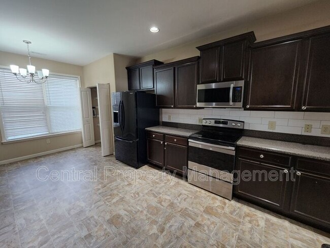 Building Photo - 1 Redwolf Ln