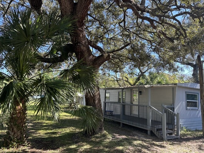 Building Photo - Completely remodeled 2 bedroom, 1.5 bath H...