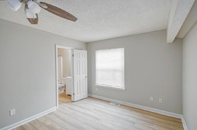 Building Photo - 3385 Tansey Ct