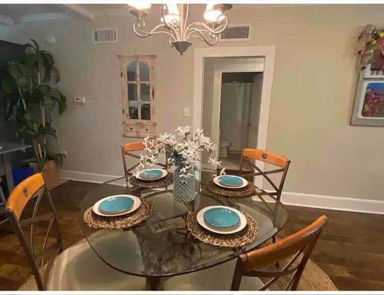 Building Photo - 404 N Landry Dr