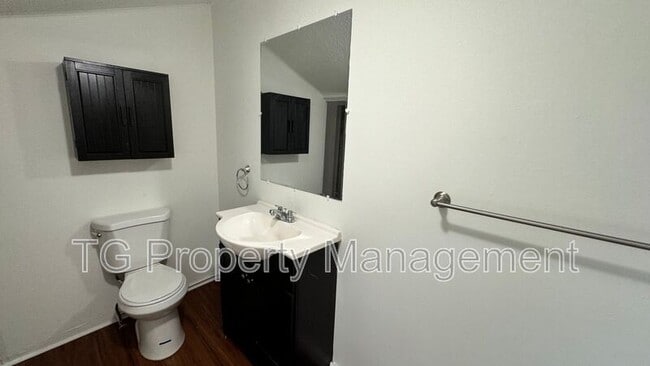 Building Photo - 32 Sanford St