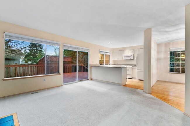 Building Photo - Beautiful 3 Bedroom Home in Bridle Trails