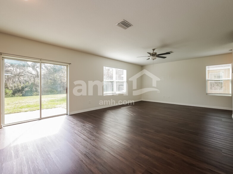 Building Photo - 35900 Jenny Lynne Cir