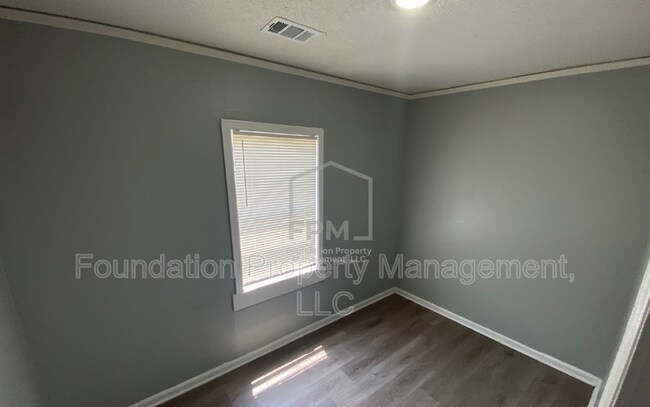 Building Photo - 1748 Benning St