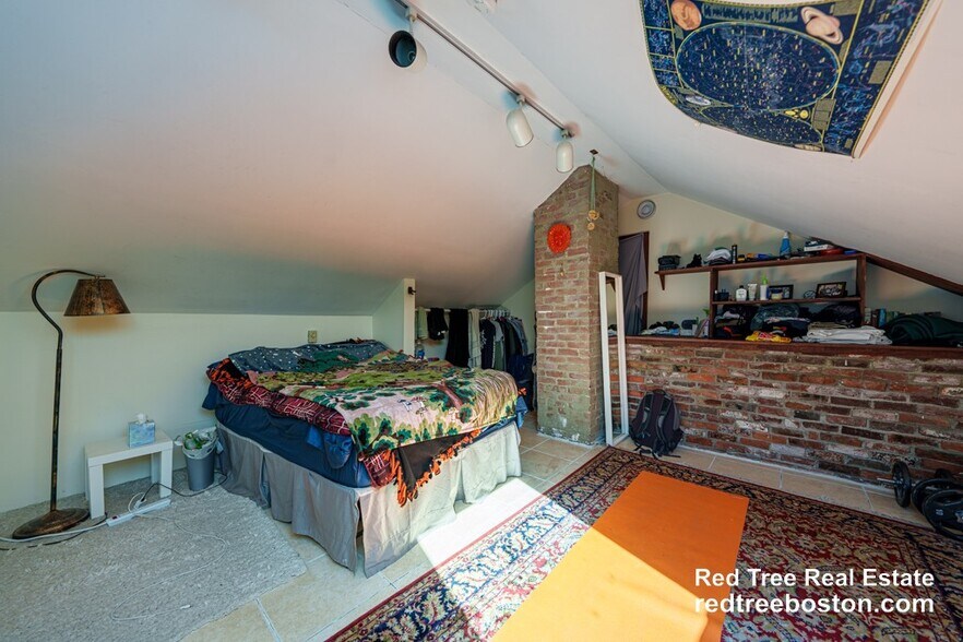 Building Photo - 8 Niles St