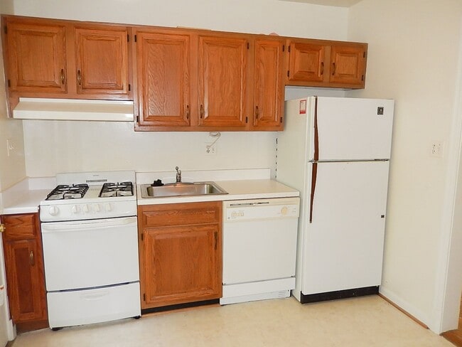 Building Photo - Sun-Filled & Well-Maintained 1 Bed 1 Bath ...