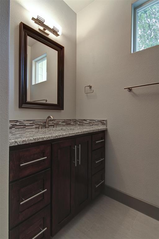 Building Photo - 923 E 37th St