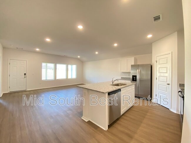 Building Photo - 36 Kelton Ln