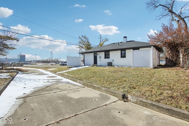 Building Photo - 21 N Devon Ave