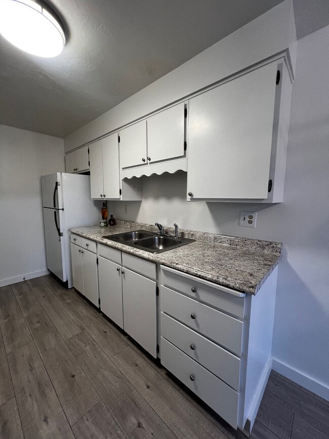 Kitchen - 523 white cloud dr